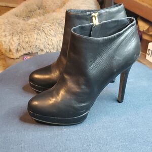 Vince Camuto 9.5 DIRA Black Leather Platform Stiletto Ankle Bootie Gold Trim